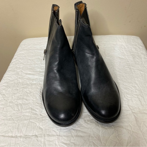 Frye Carly Black Zip Chelsea Distressed Boots - Picture 2 of 7